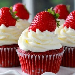 Bánh kem ngọt dâu tây
