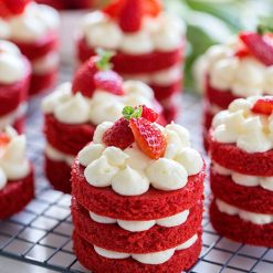 Bánh ngọt dâu tây ngàn lớp