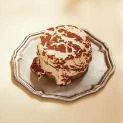 Bánh ngọt rắc bột socola